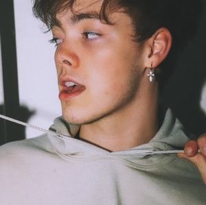 Meet your Posher, Ali